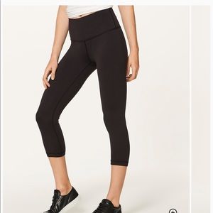LuluLemon Wunder Under Crops